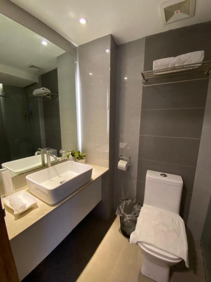 Tely'S Bed & Breakfast Iloilo Powered By Cocotel Екстер'єр фото