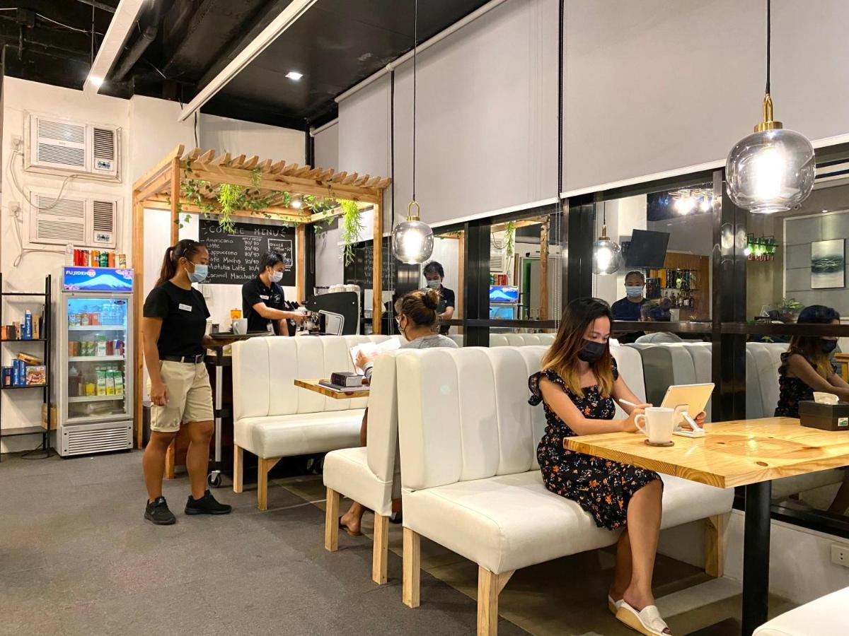 Tely'S Bed & Breakfast Iloilo Powered By Cocotel Екстер'єр фото