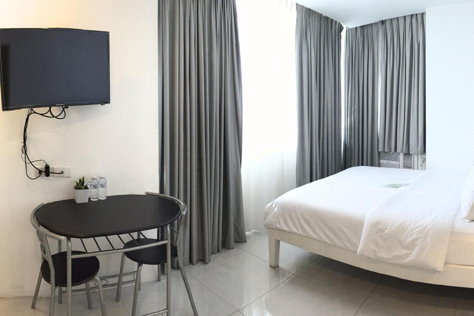 Tely'S Bed & Breakfast Iloilo Powered By Cocotel Екстер'єр фото