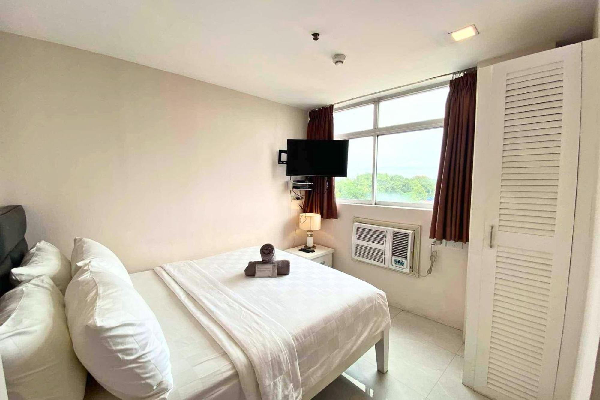 Tely'S Bed & Breakfast Iloilo Powered By Cocotel Екстер'єр фото