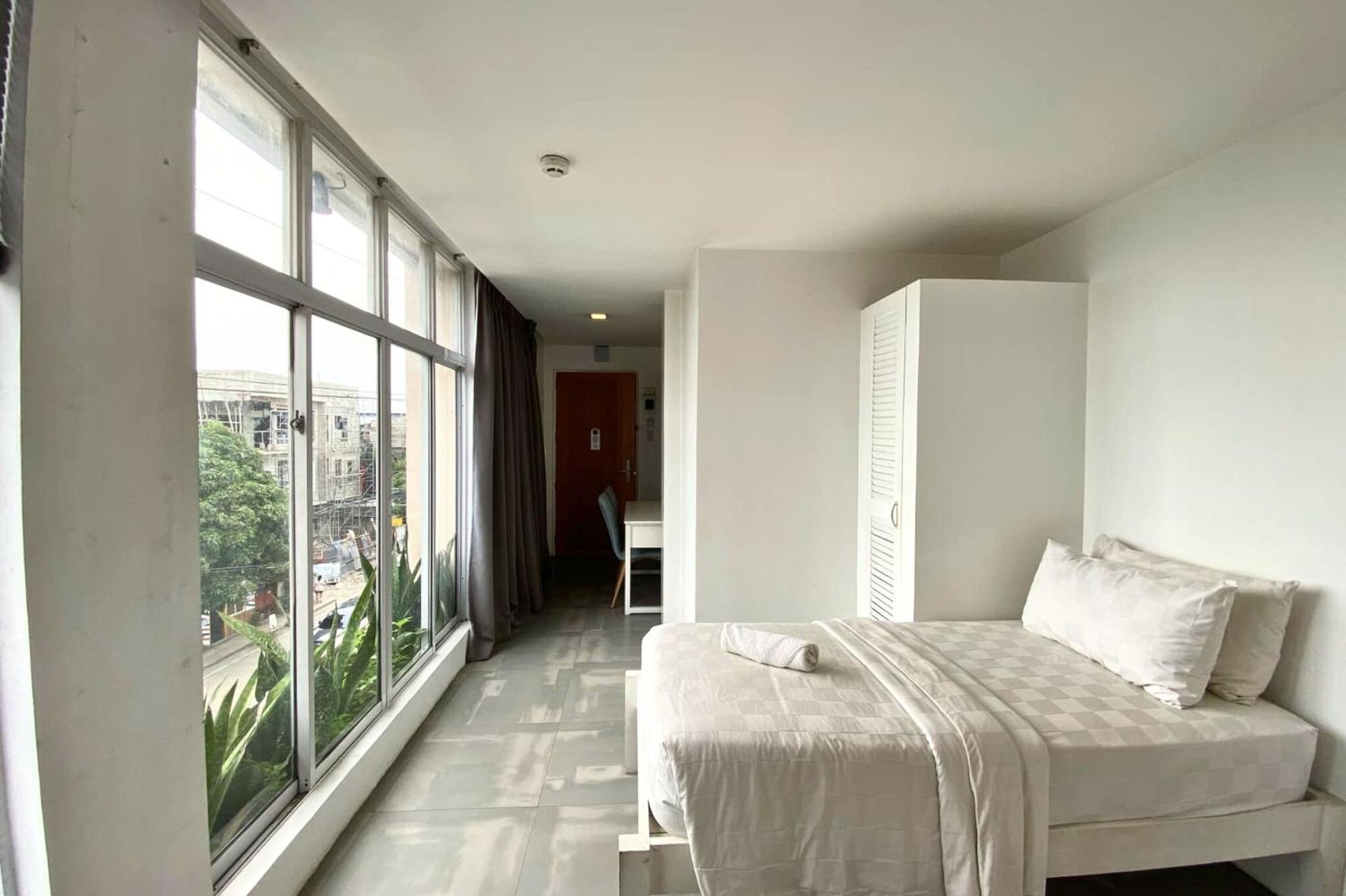 Tely'S Bed & Breakfast Iloilo Powered By Cocotel Екстер'єр фото