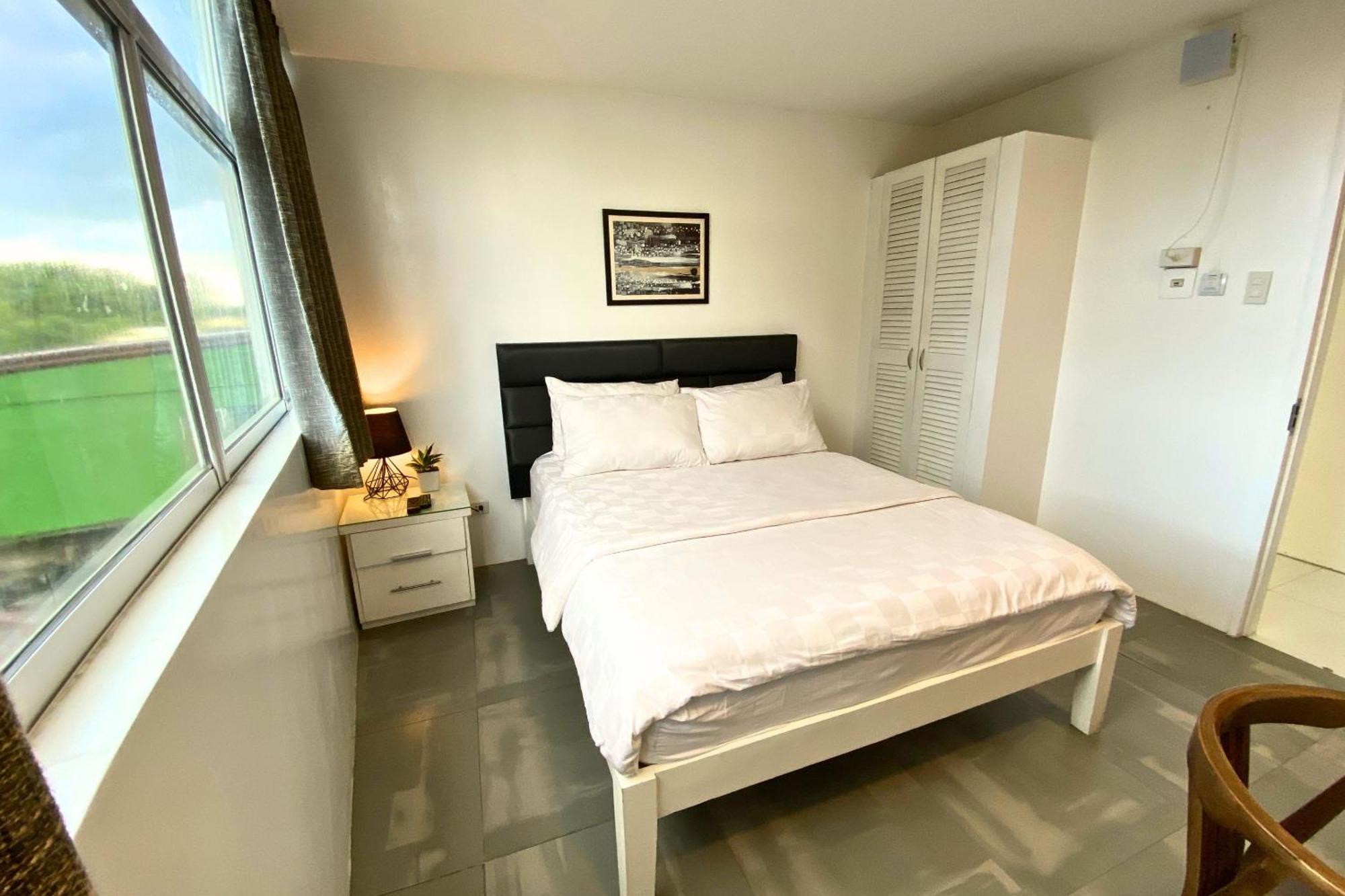 Tely'S Bed & Breakfast Iloilo Powered By Cocotel Екстер'єр фото